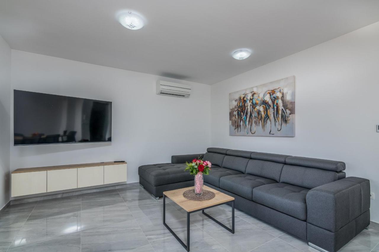 Apartments Elle Luxury Vantacici มาลินสกา ภายนอก รูปภาพ